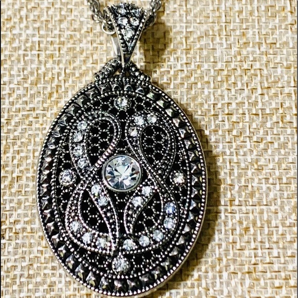 LIA SOPHIA NECKLACE Lacey Oval Slide Pendant - Picture 2 of 7